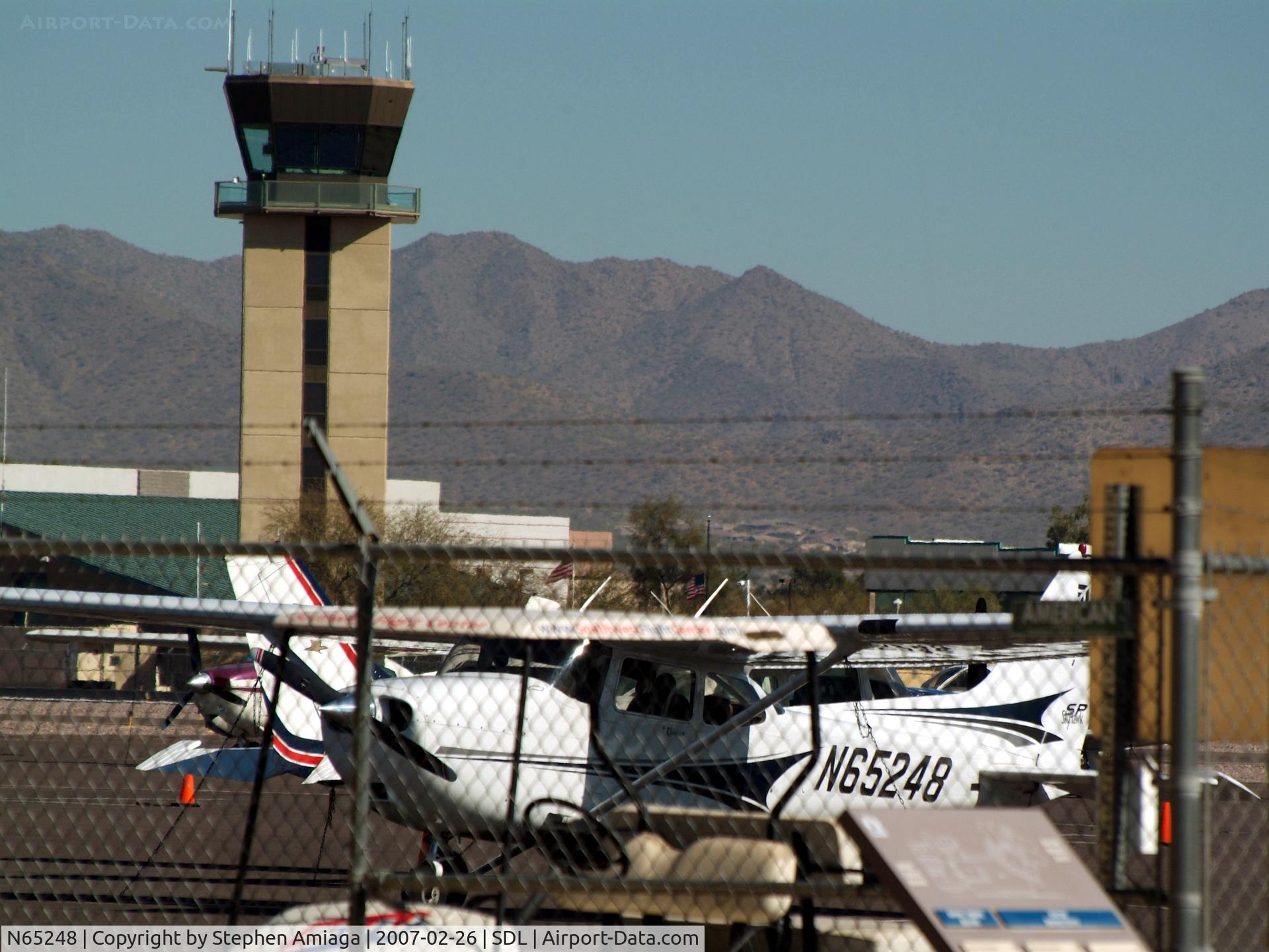 N65248, 2004 Cessna 172S C/N 172S9689, Skyhawk on the ramp