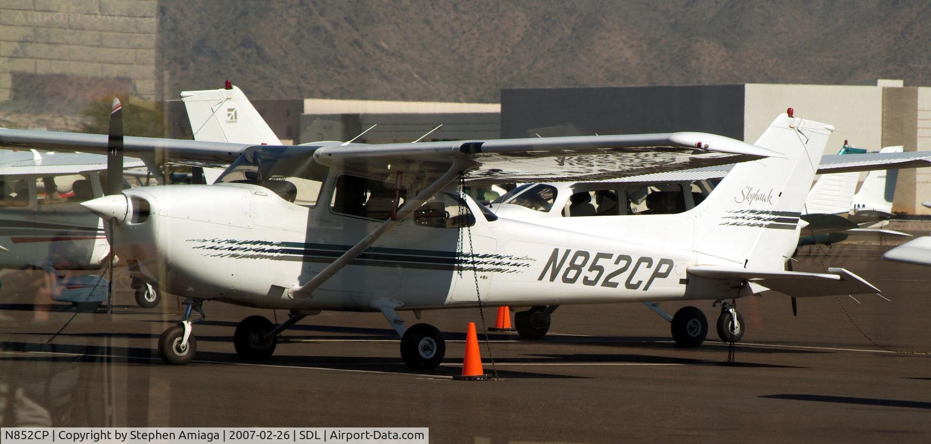 N852CP, 1998 Cessna 172R C/N 17280485, Skyhawk on the ramp