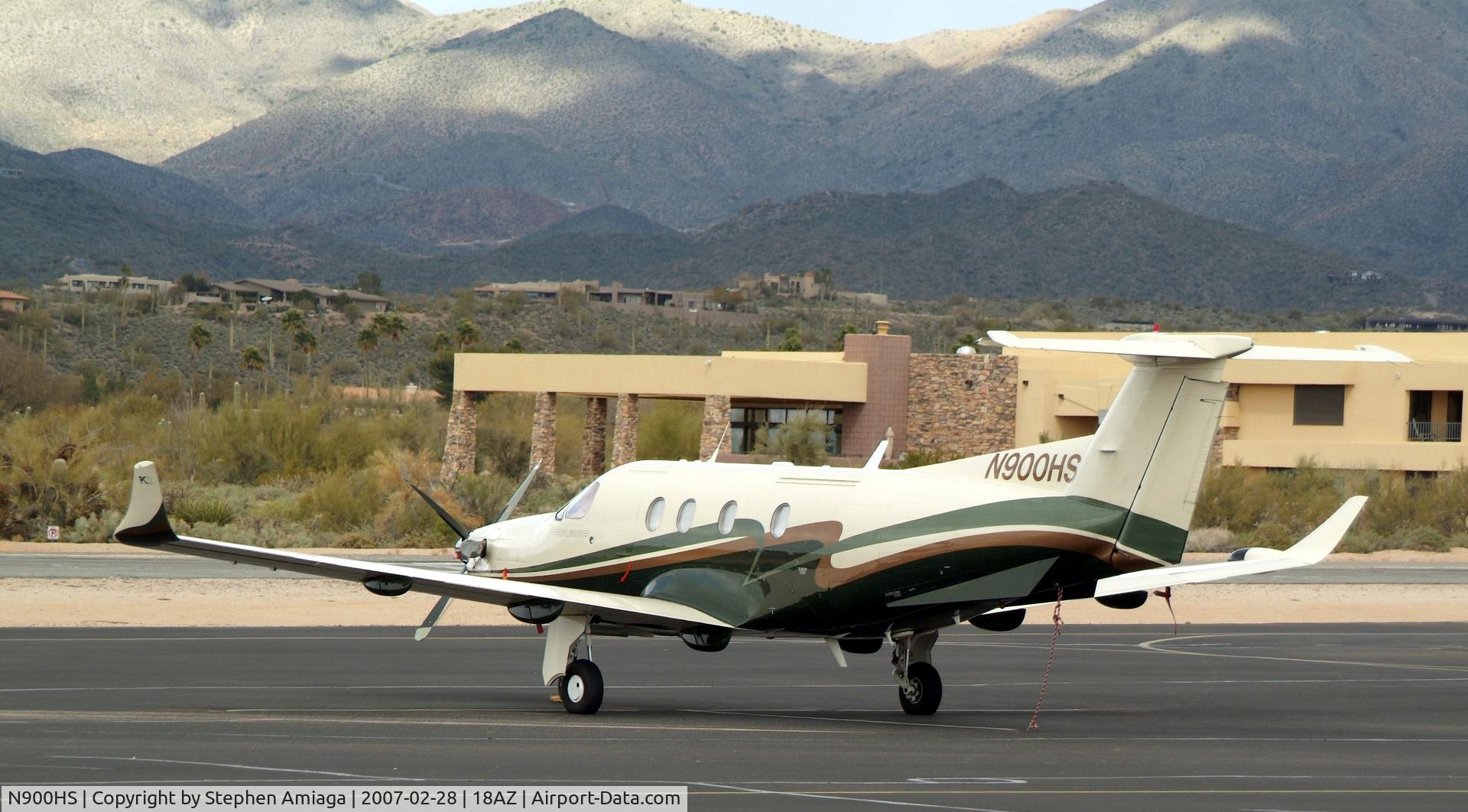 N900HS, 1996 Pilatus PC-12 C/N 136, Pilatus on the ramp
