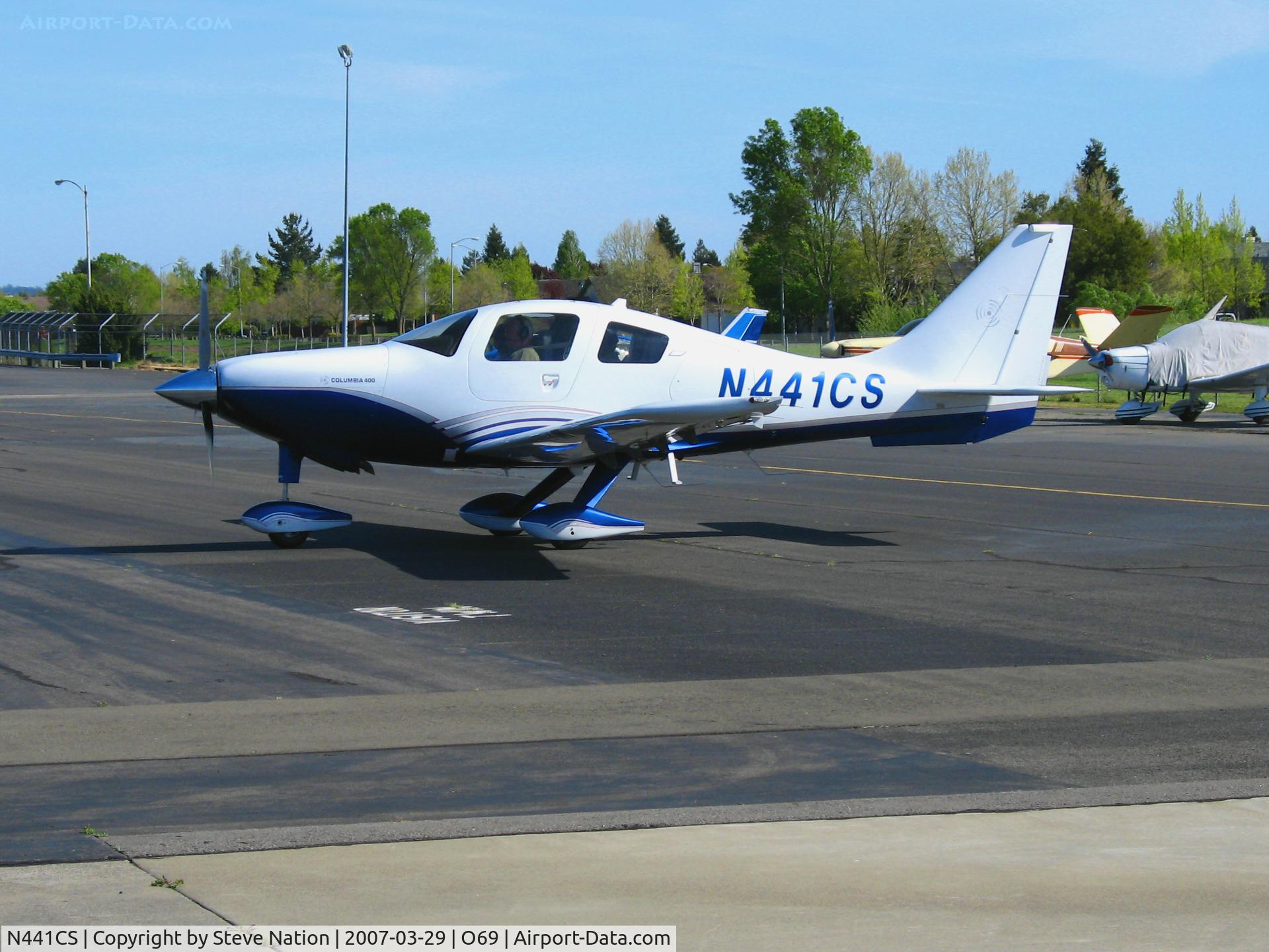 N441CS, 2006 Columbia Aircraft Mfg LC41-550FG C/N 41596, 2006 Columbia LC41-550FG heading back out for take-off @ Petaluma, CA