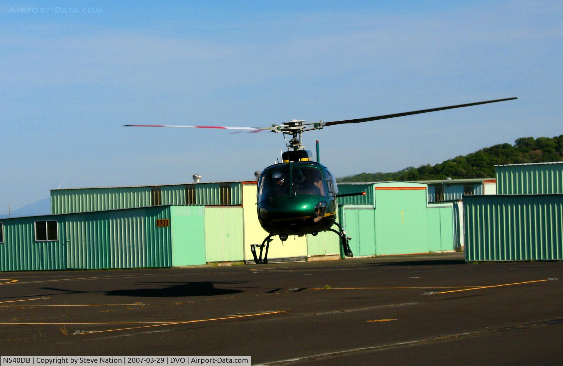N540DB, 1999 Eurocopter AS-350B-2 Ecureuil Ecureuil C/N 3218, U.S. Dept. of Justice 1999 Eurocopter AS350 B2 head-on hover @ Gnoss Field (Novato), CA