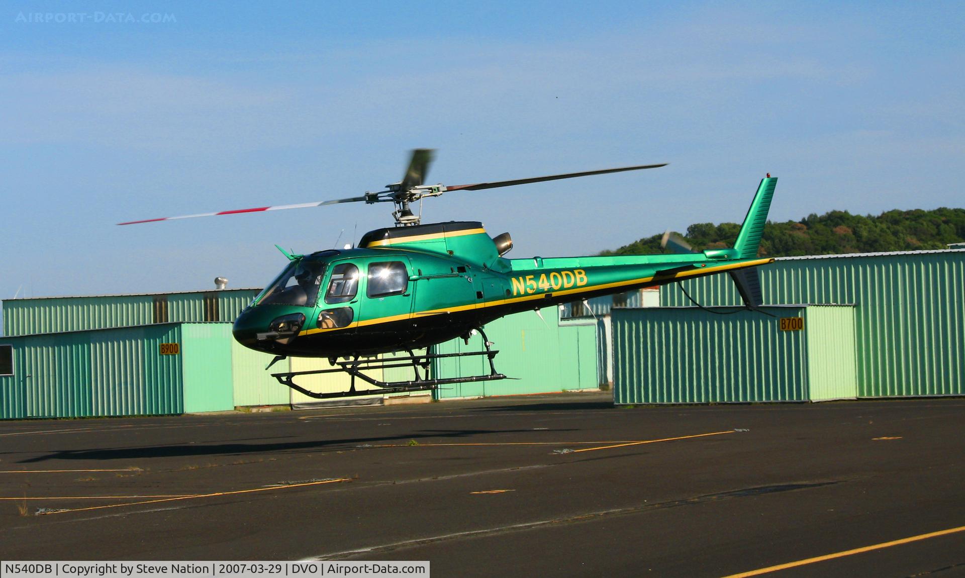 N540DB, 1999 Eurocopter AS-350B-2 Ecureuil Ecureuil C/N 3218, U.S. Dept. of Justice 1999 Eurocopter AS350 B2 in climbing turn @ Gnoss Field (Novato), CA
