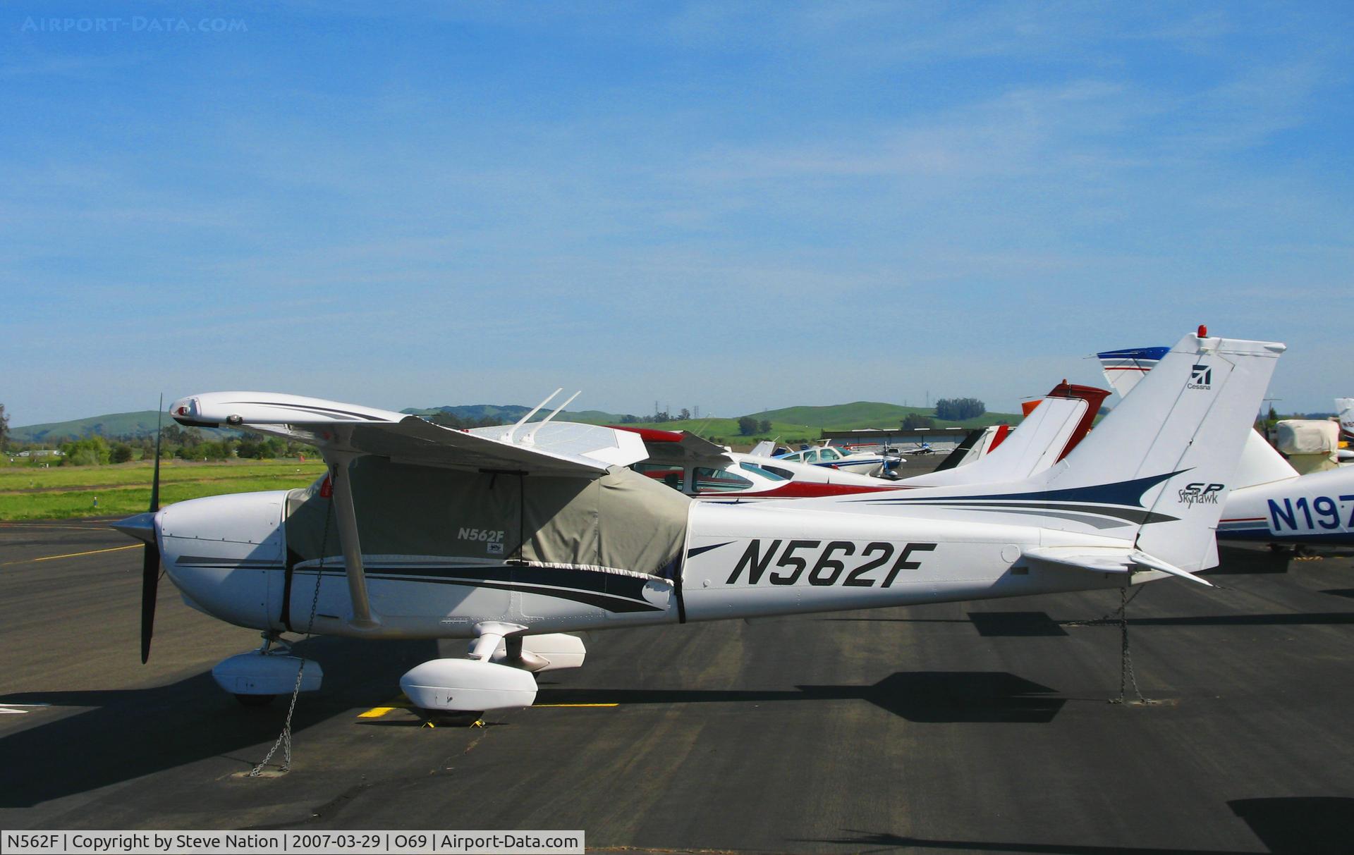 N562F, 2004 Cessna 172S C/N 172S9664, 2004 Cessna 172S with cockpit cover @ Petaluma, CA