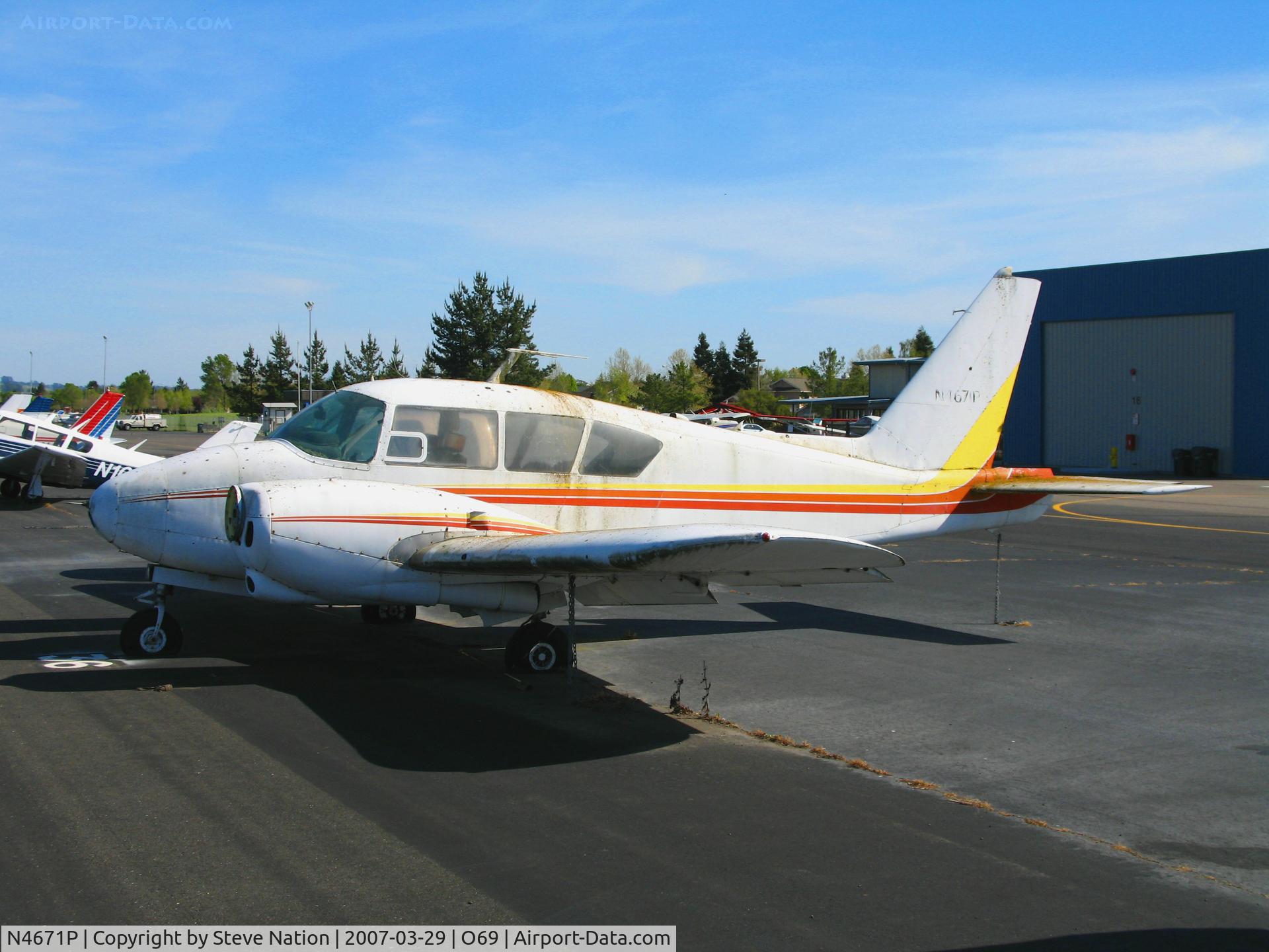 N4671P, 1960 Piper PA-23-250 C/N 27-200, 1960 Piper PA-23-250 (derelict) @ Petaluma, CA