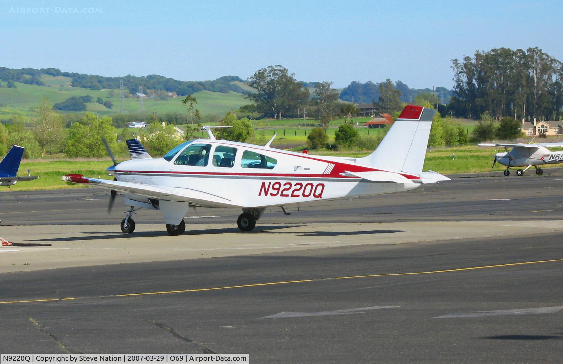N9220Q, 1971 Beech G33 C/N CD-1255, 1971 Beech G33 Bonanza taxying @ Petaluma, CA
