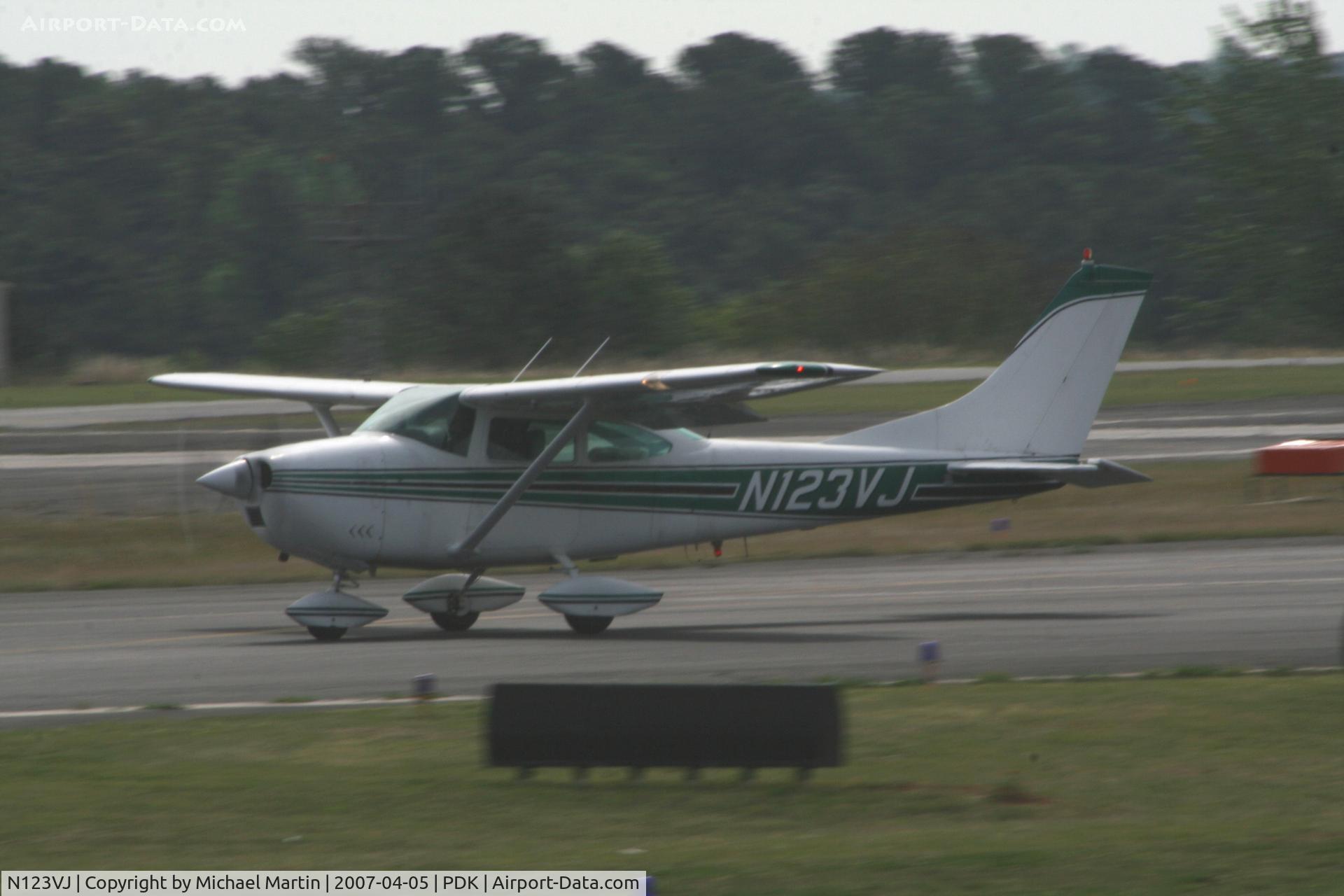 N123VJ, 1965 Cessna 182H Skylane C/N 18256102, Taxing back from flight