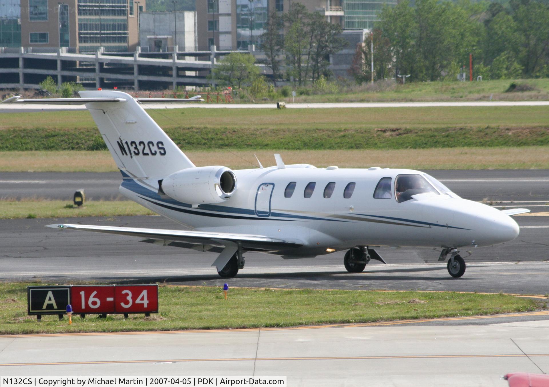 N132CS, 2003 Cessna 525 CitationJet CJ1 C/N 525-0515, Taxing to Runway 2R