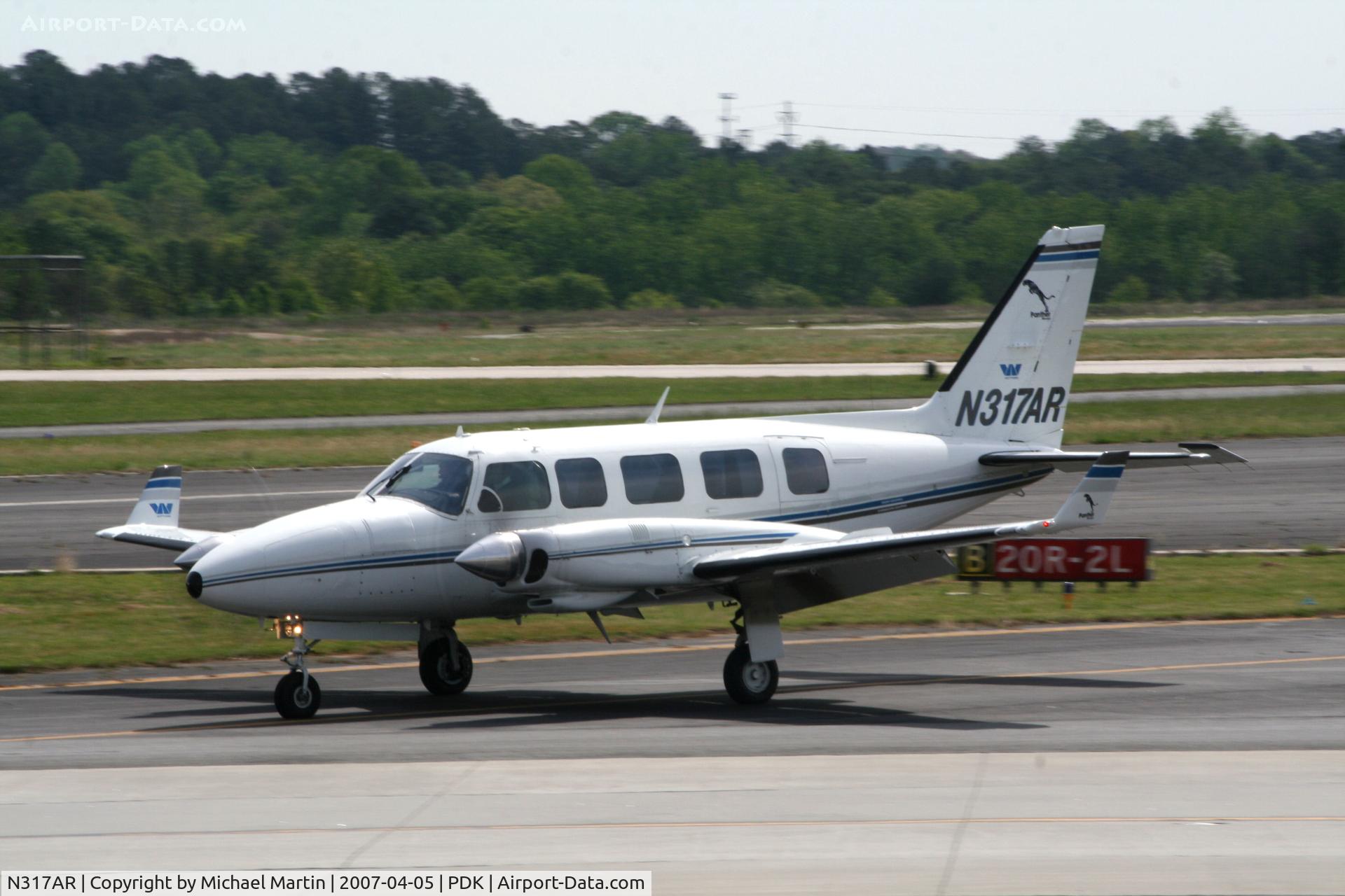 N317AR, 1982 Piper PA-31-350 Chieftain C/N 31-8252065, Taxing to Epps Air Service