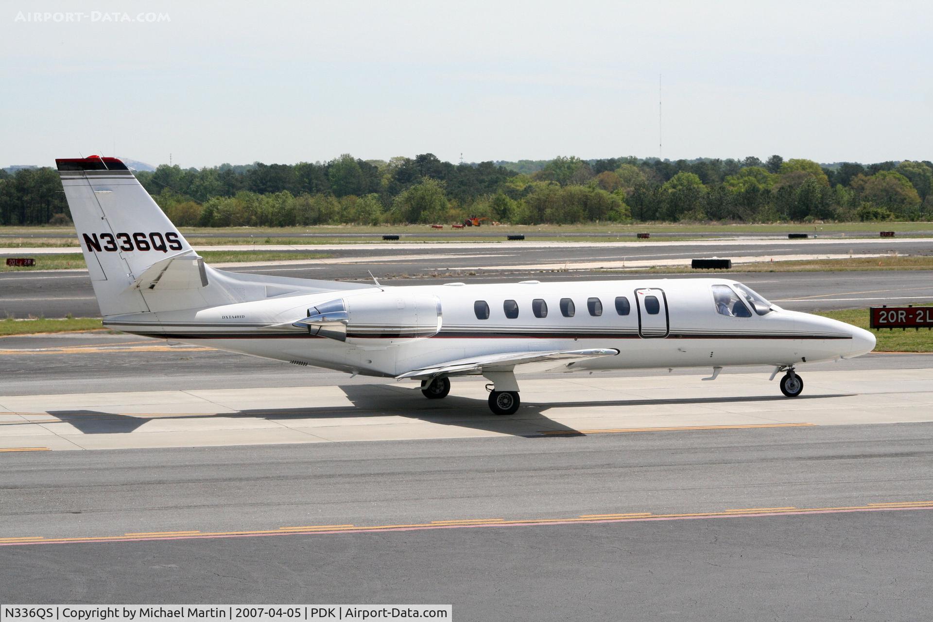 N336QS, 1995 Cessna 560 Citation Ultra C/N 560-0336, Execjet 336 taxing to Runway 2R
