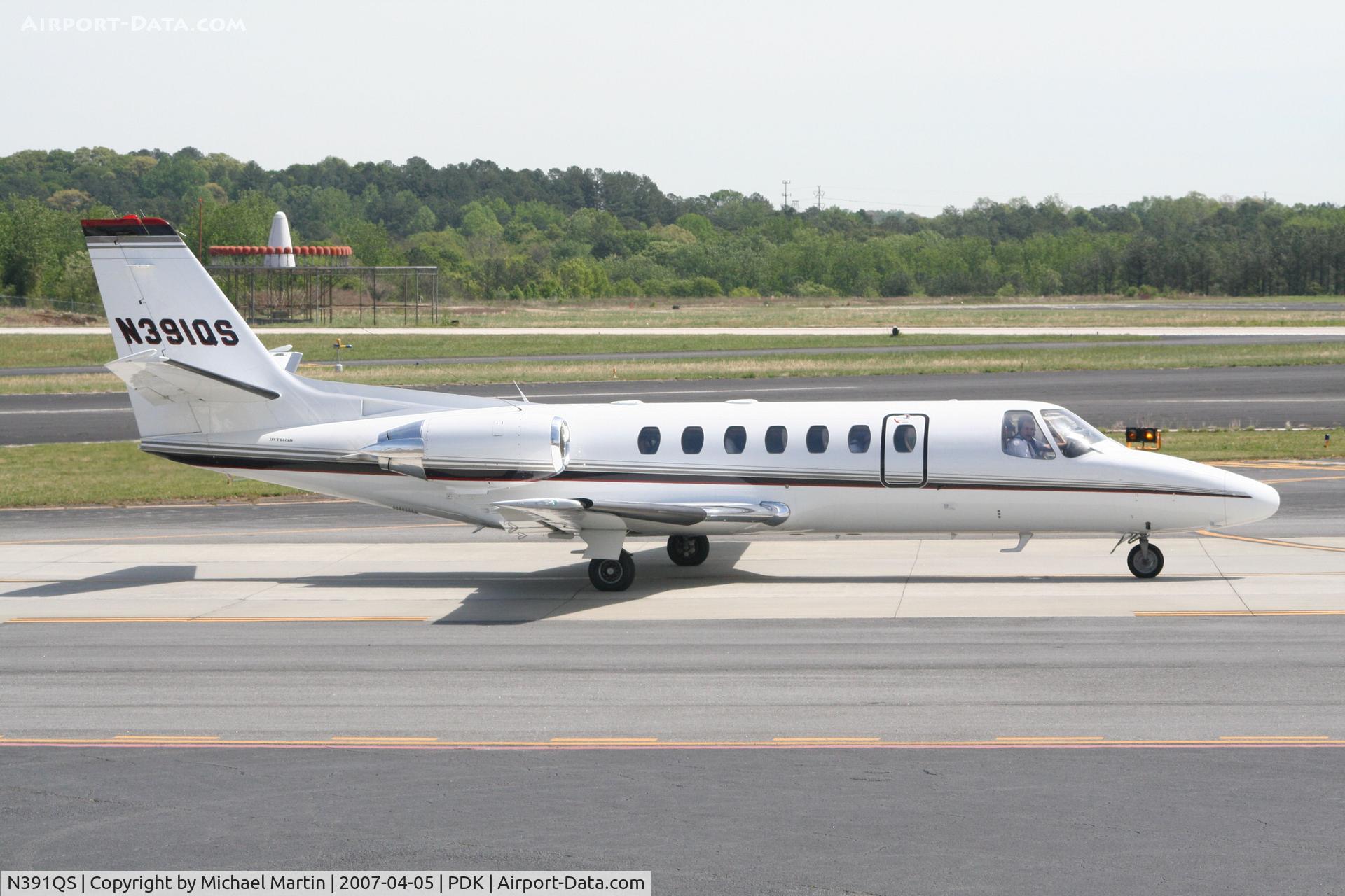 N391QS, 1998 Cessna 560 Citation Ultra C/N 560-0493, Execjet 391 taxing to Runway 2R