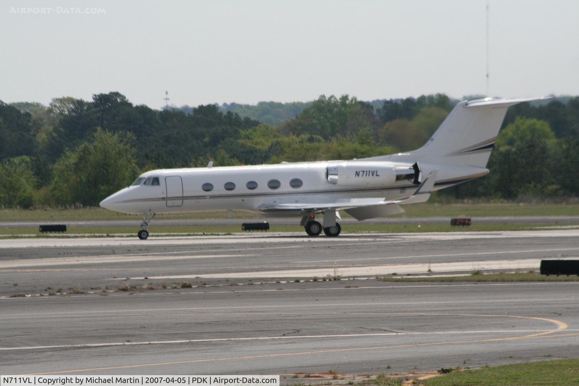 N711VL, 1972 Grumman G-1159 Gulfstream II C/N 120, Landing Runway 2R