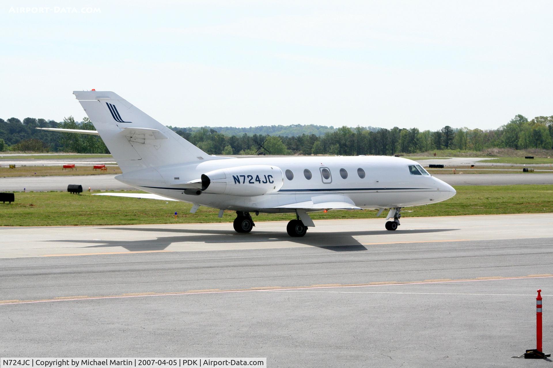 N724JC, 1974 Dassault Fan Jet Falcon (20E-5) C/N 310, Taxing to Runway 2R
