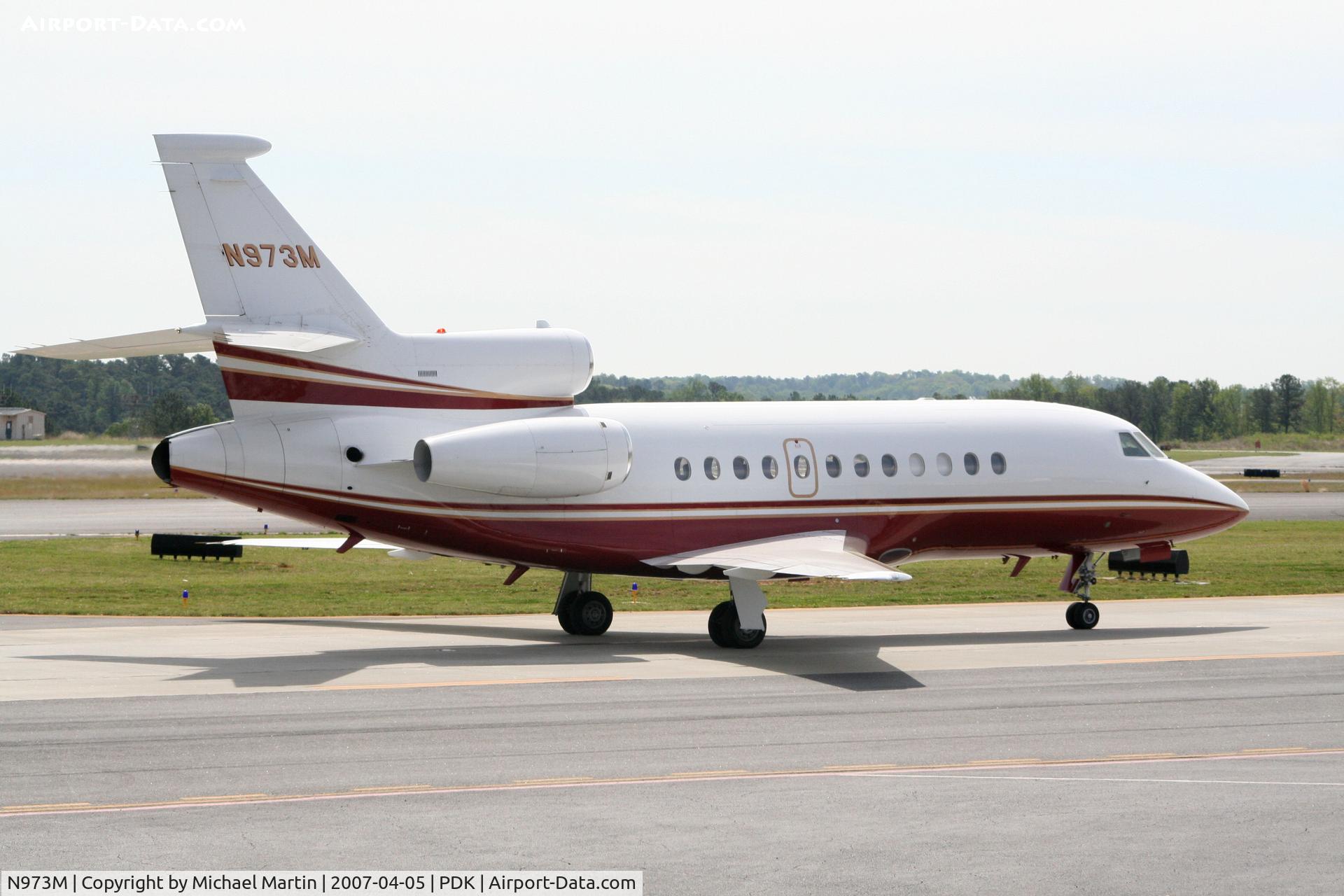 N973M, 2000 Dassault Falcon 900EX C/N 73, Taxing to Runway 2R