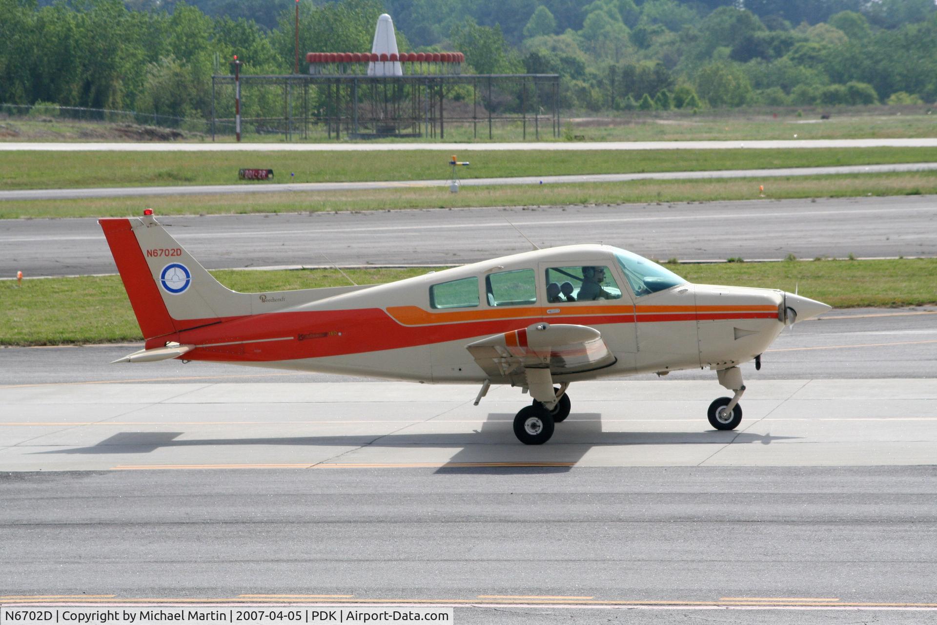 N6702D, 1979 Beech C23 Sundowner 180 C/N M-2231, Taxing to Runway 2L