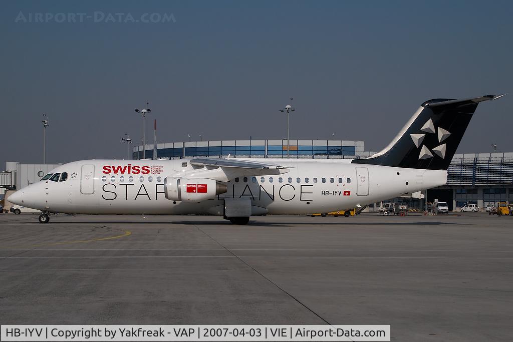 HB-IYV, 2000 British Aerospace Avro 146-RJ100 C/N E3377, Swiss BAe146 in Star Alliance colors