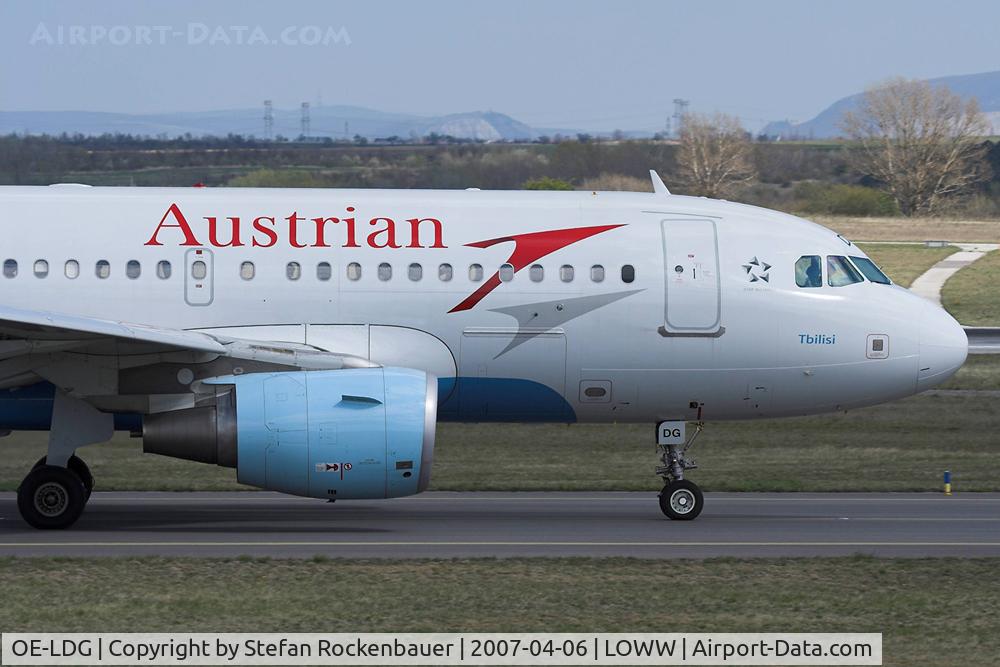 OE-LDG, 2006 Airbus A319-112 C/N 2652, Taxiing for takeoff.