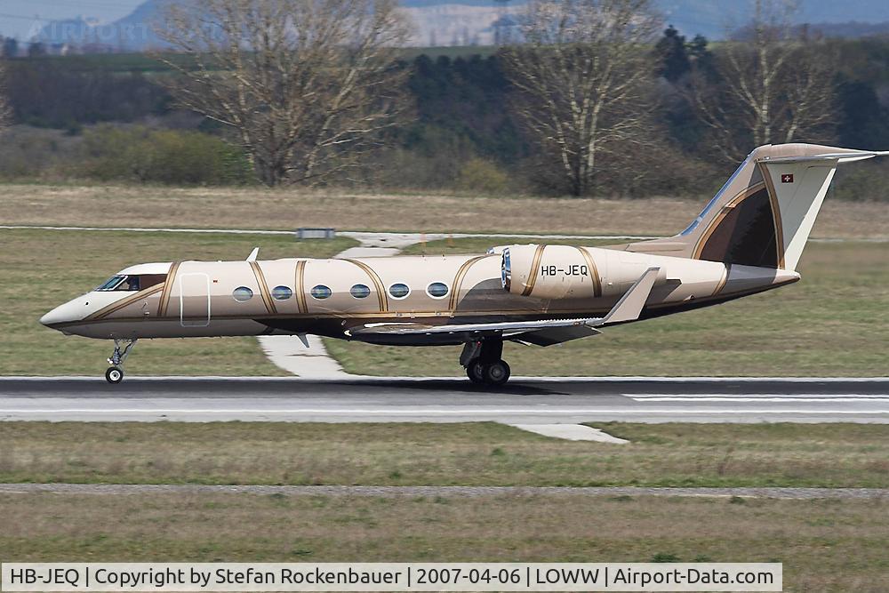 HB-JEQ, 2005 Gulfstream Aerospace GIV-X (G450) C/N 4027, Very nice paintwork.