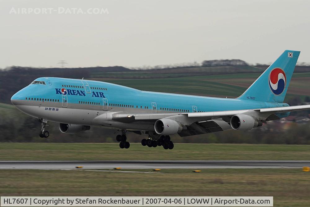 HL7607, 1989 Boeing 747-4B5 C/N 24198, Flight KE937 from Incheon.