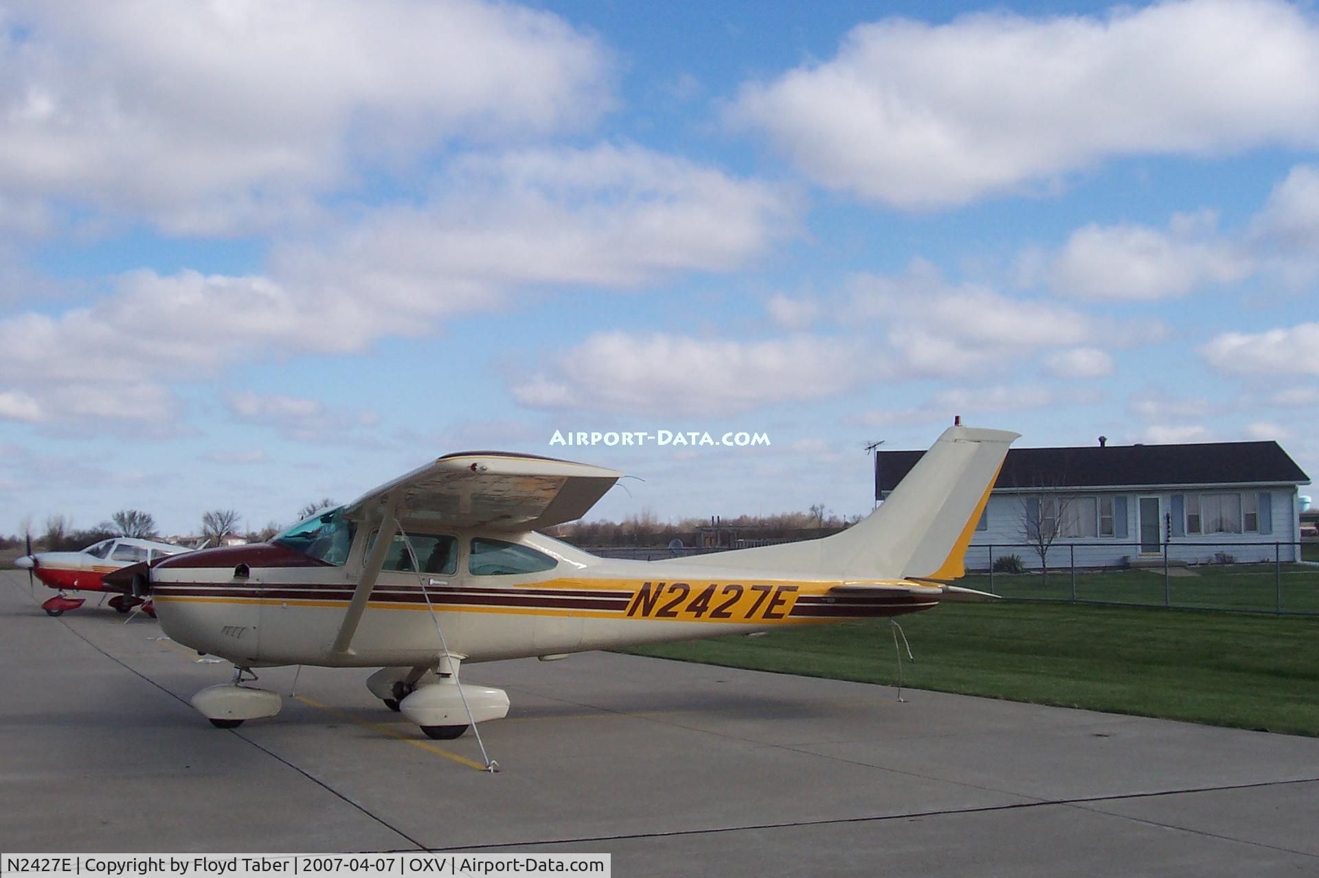 N2427E, 1982 Cessna 182R Skylane C/N 18268202, Just landed and tied down at Knoxville