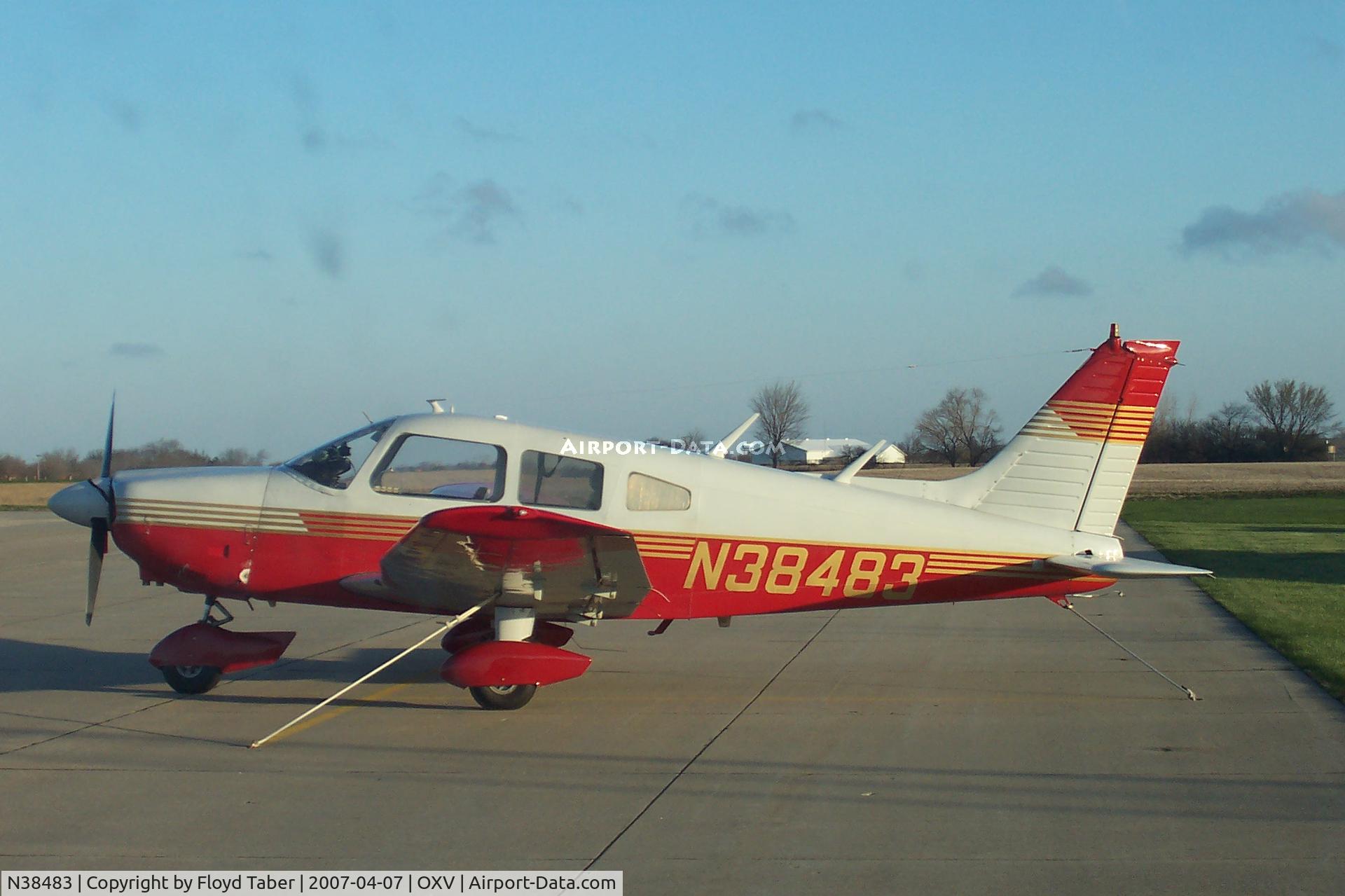 N38483, 1977 Piper PA-28-181 C/N 28-7790556, Spending the night at Knoxville