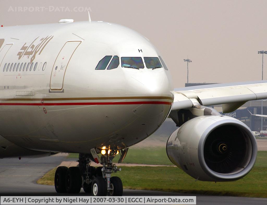 A6-EYH, 2006 Airbus A330-243 C/N 729, Taxing for departure