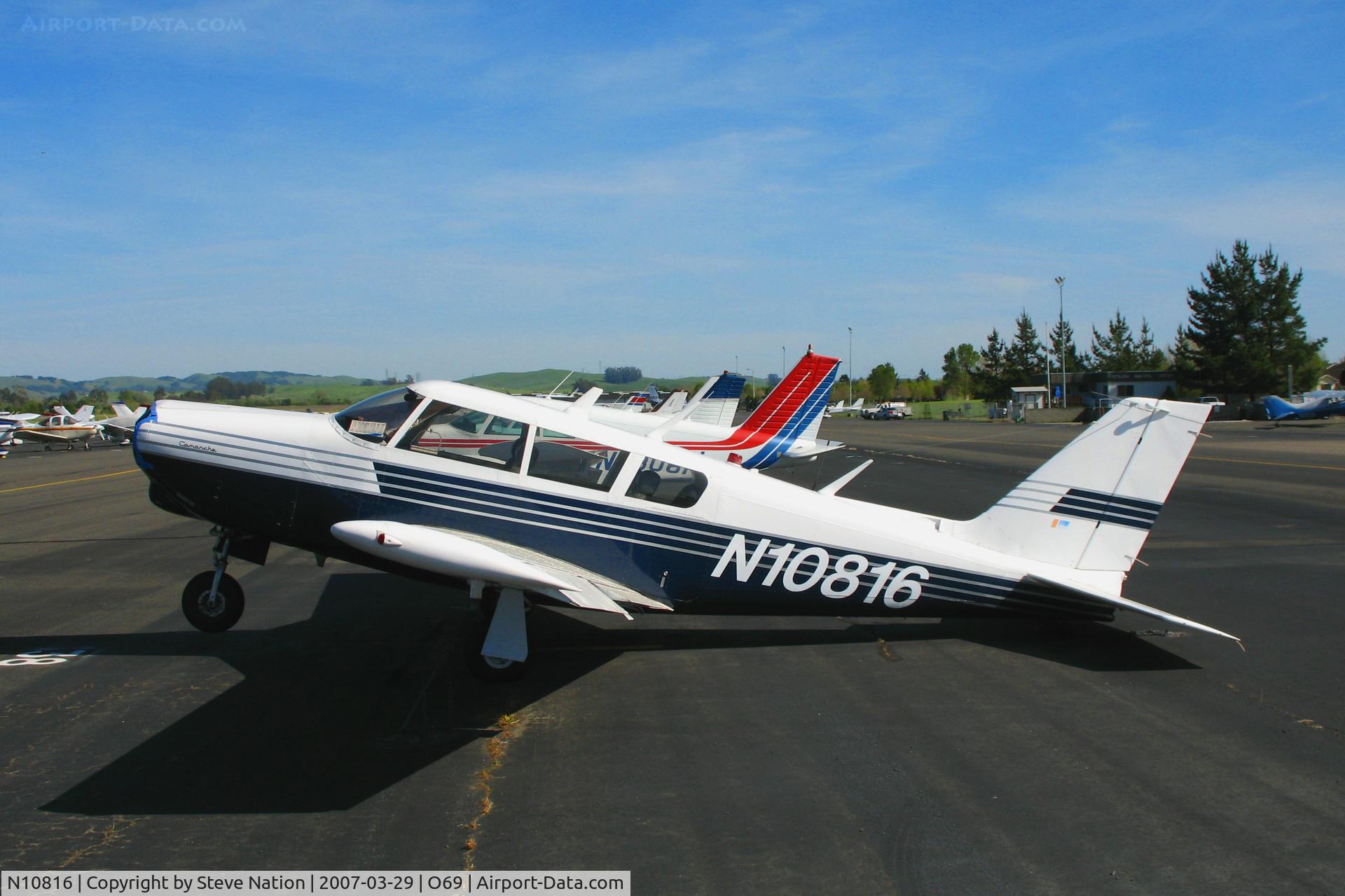 N10816, 1968 Piper PA-24-260 Comanche C/N 24-4753, 1968 Piper PA-24-260 resting on its tail @ Petaluma, CA