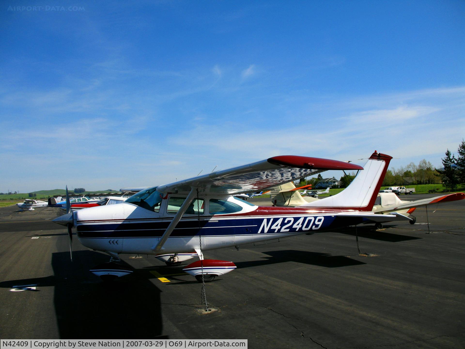 N42409, 1968 Cessna 182L Skylane C/N 18259006, 1968 Cessna 182L in afternoon sun @ Petaluma, CA