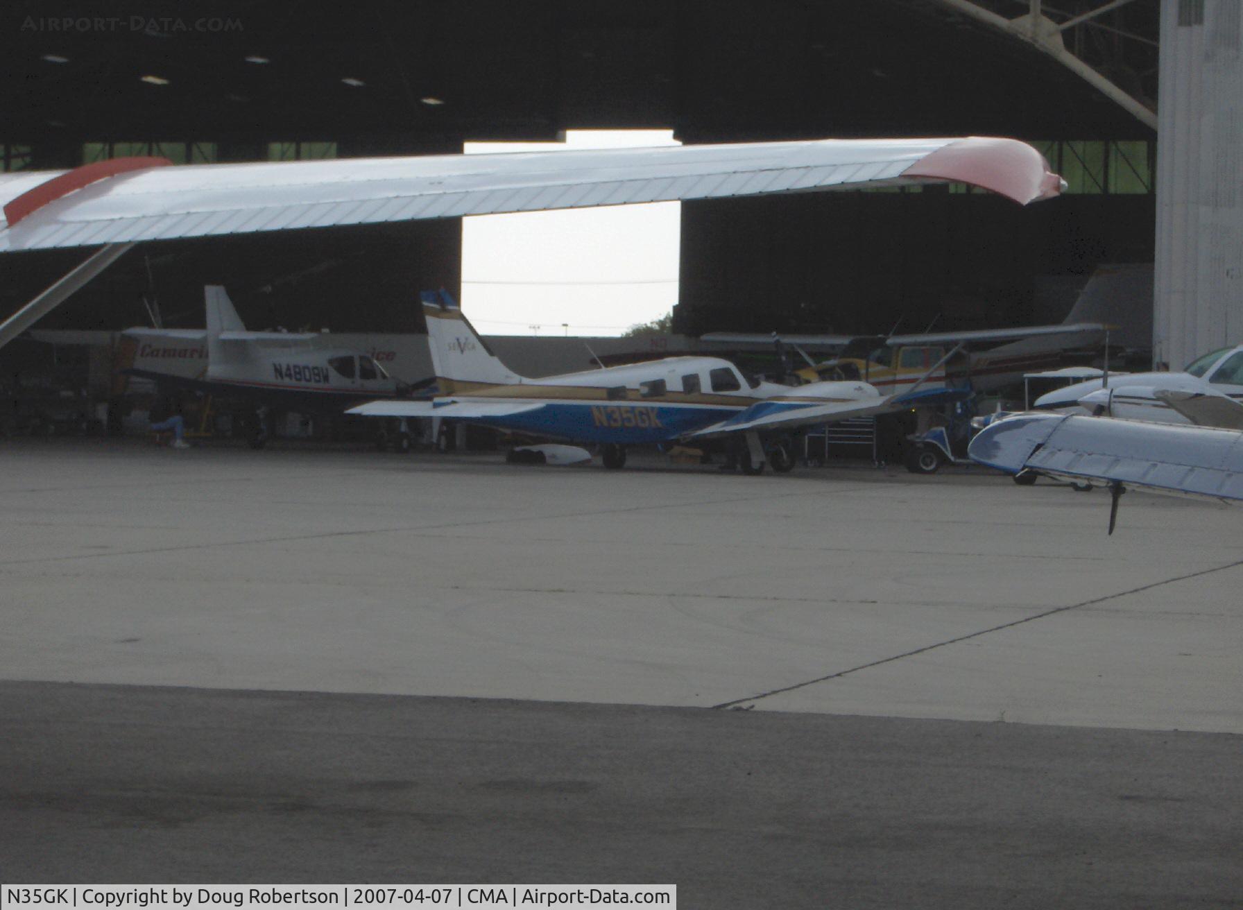 N35GK, 2000 Piper PA-34-220T C/N 3449174, 2000 Piper PA-34-220T SENECA V, one Continental TSIO-360-RB (port) and one Continental LTSIO-360-RB (starboard) 220 Hp turbocharged Counter-Rotating engines, 6 seats