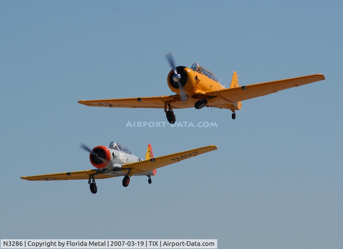 N3286, 1944 North American SNJ-5 Texan Texan C/N 88-15356, SNJ Formation takeoff