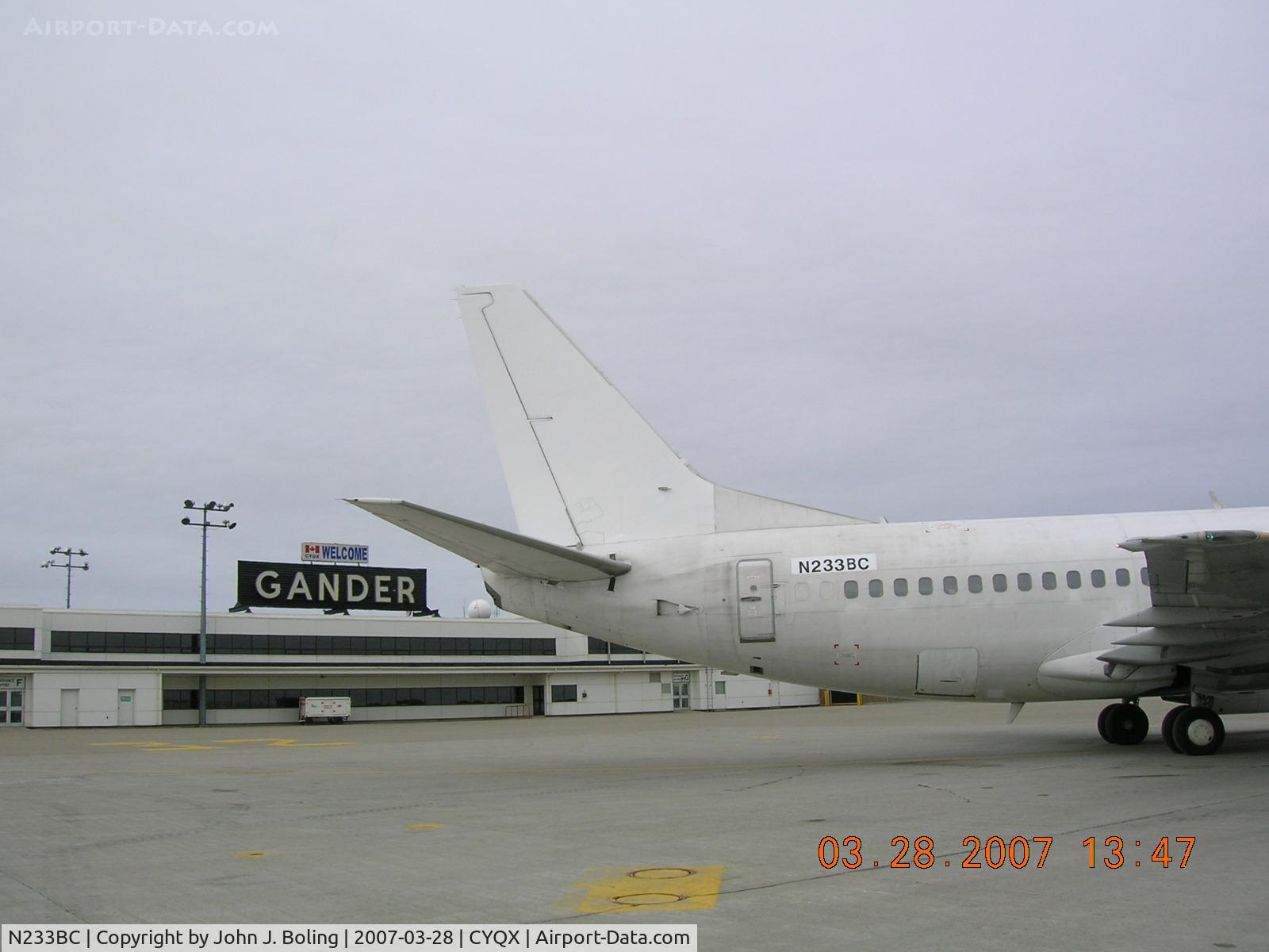 N233BC, 1990 Boeing 737-53A C/N 24788, Refuel at Gander