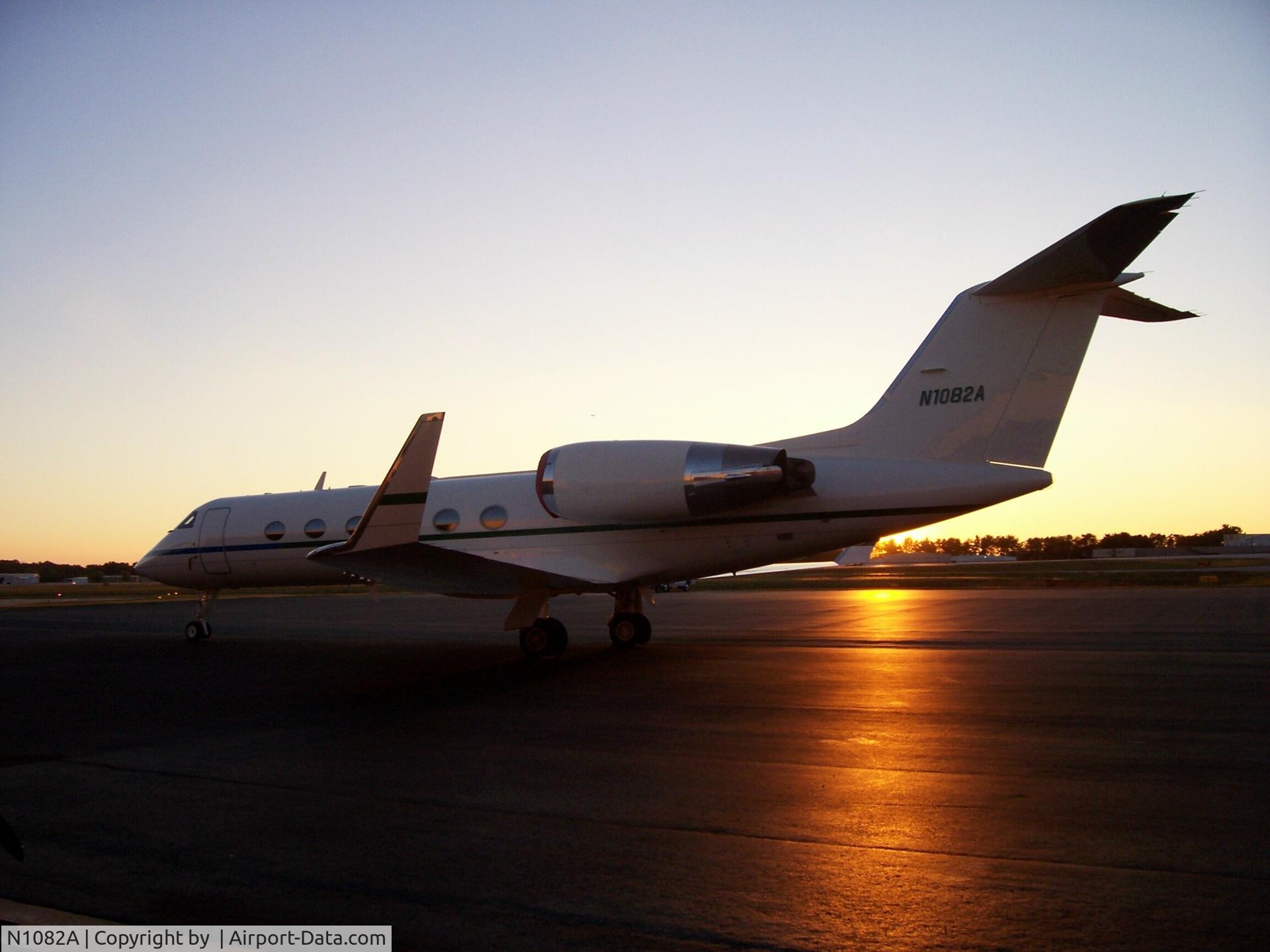 N1082A, Bell 206L-1 LongRanger II C/N 45399, Parked on the Ramp at GMU