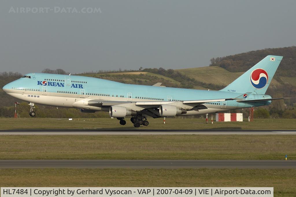 HL7484, Boeing 747-4B5 C/N 26392, late evening arrival from Seoul