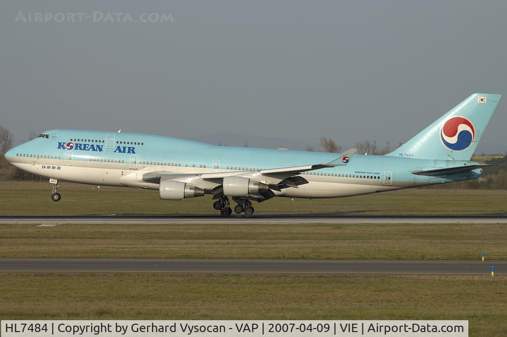 HL7484, Boeing 747-4B5 C/N 26392, late evening arrival from Seoul
