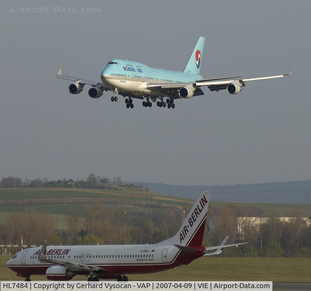 HL7484, Boeing 747-4B5 C/N 26392, late evening arrival from Seoul