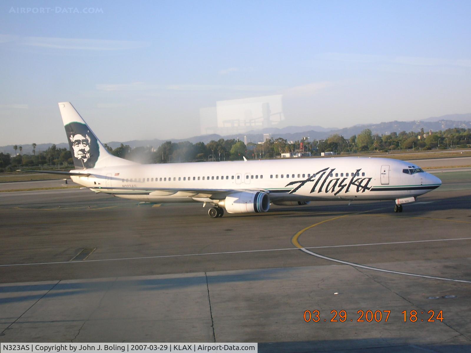 N323AS, 2004 Boeing 737-990 C/N 30021, Alaska 737 taxi in at KLAX