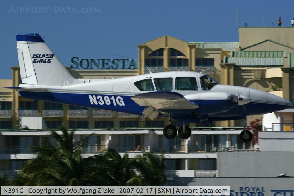N391G, 1974 Piper PA-23-250 Aztec C/N 27-7405475, visitor