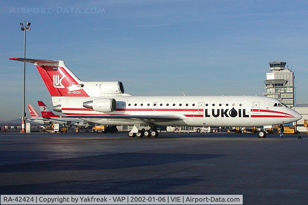 RA-42424, 1992 Yakovlev Yak-42D C/N 4520421502016, Lukoil Yakovlev 42