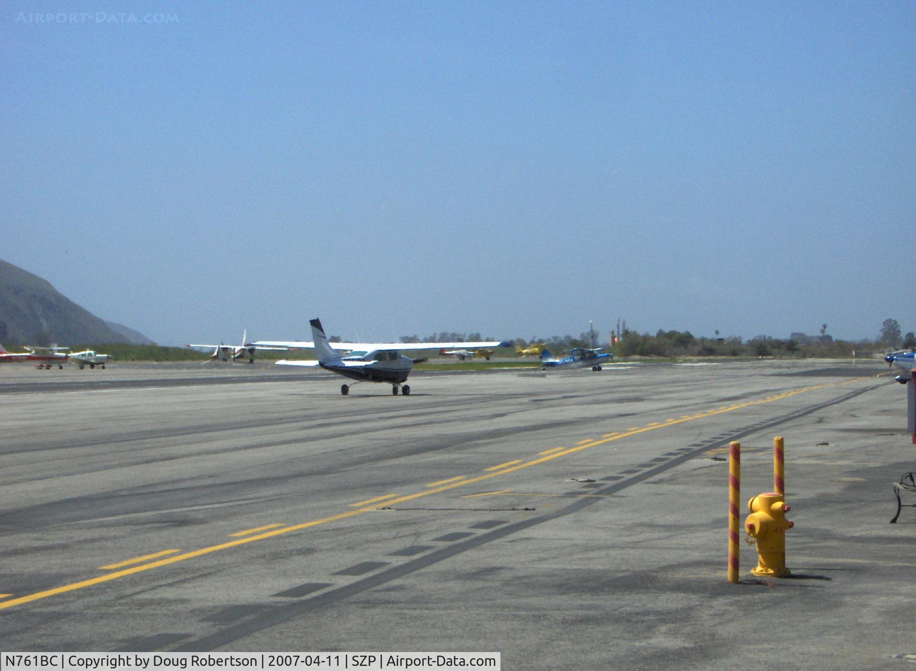 N761BC, 1977 Cessna T210M Turbo Centurion C/N 21062117, 1977 Cessna T210M TURBO CENTURION II, Continental TSIO-520-H 285 Hp, taxi to refuel