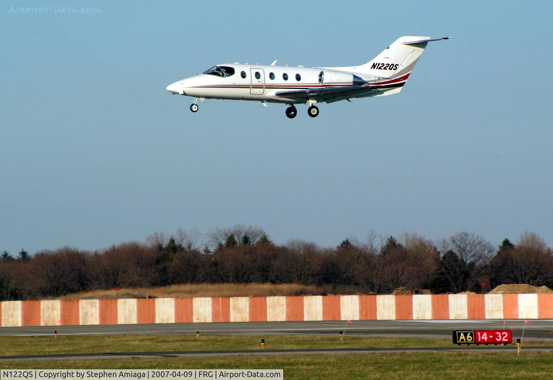 N122QS, Raytheon Aircraft Company 400A C/N RK-467, 400A on short final to Republic
