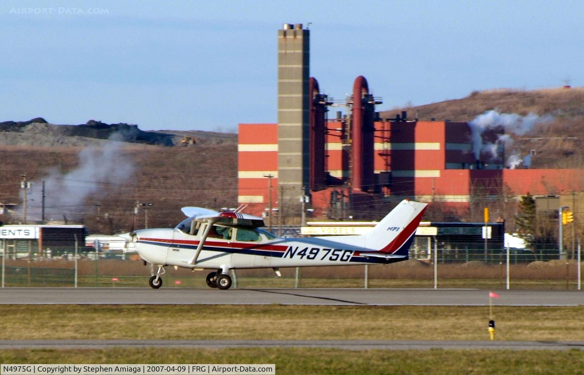 N4975G, 1979 Cessna 172N C/N 17273522, Skyhawk departing RWY 32
