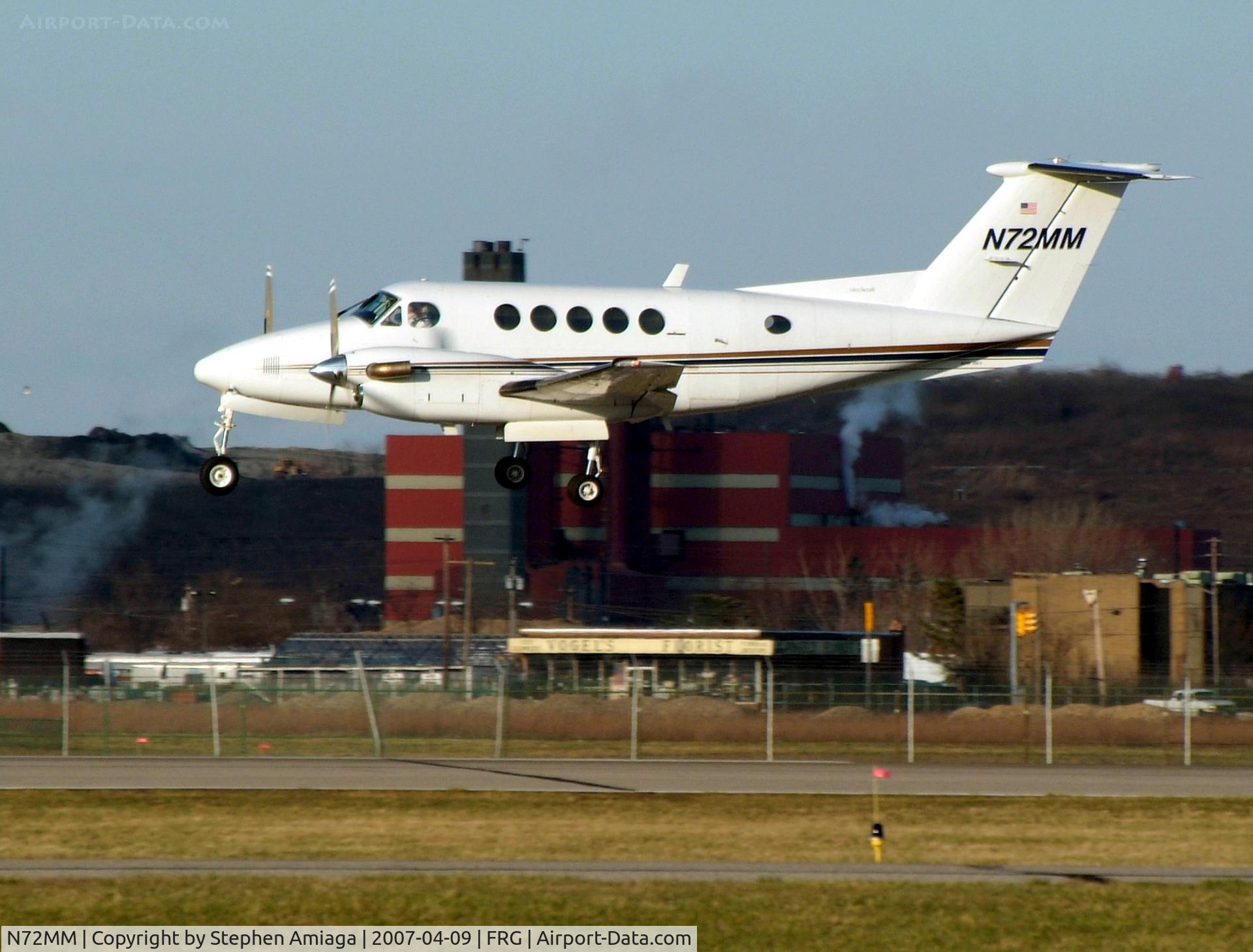 N72MM, 1979 Beech 200 C/N BB-497, King Air 200 Short Final 32