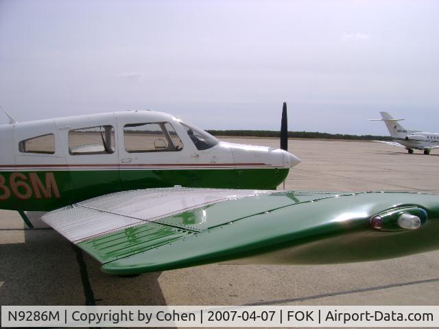 N9286M, 1985 Piper PA-28-161 C/N 28-8616044, from the right wing view of N9286M