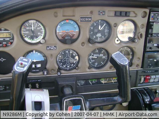 N9286M, 1985 Piper PA-28-161 C/N 28-8616044, cockpit view of N9286M