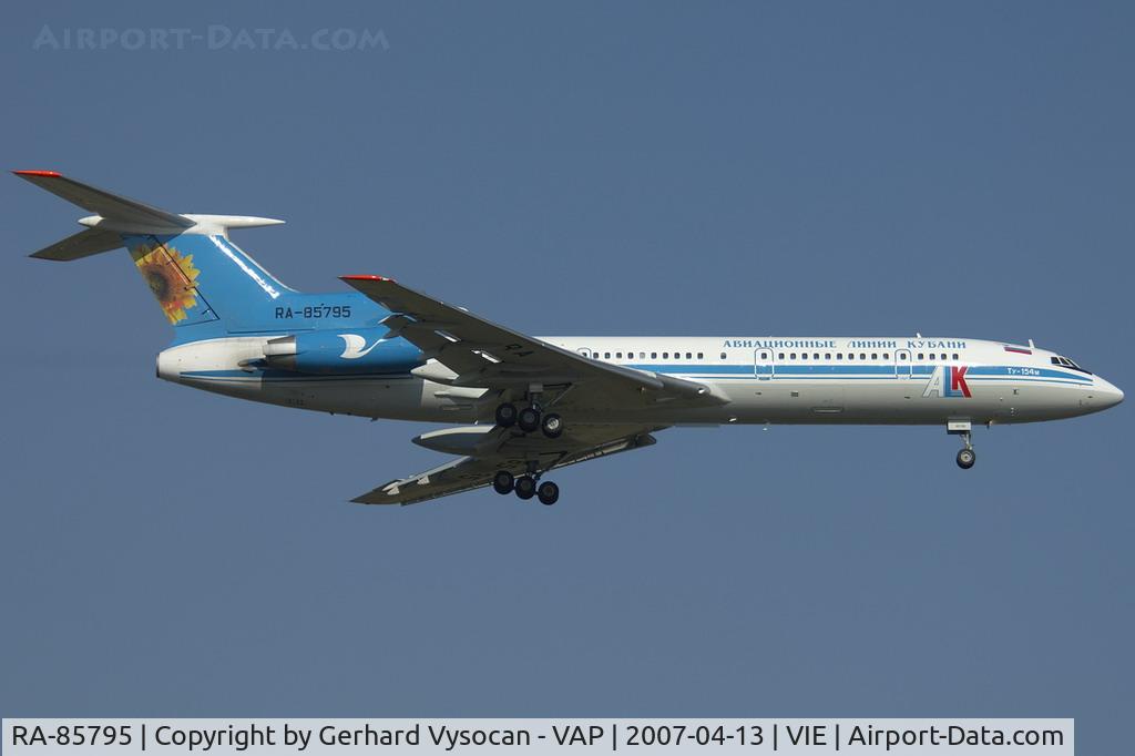RA-85795, 1993 Tupolev Tu-154M C/N 93A979, old russian
