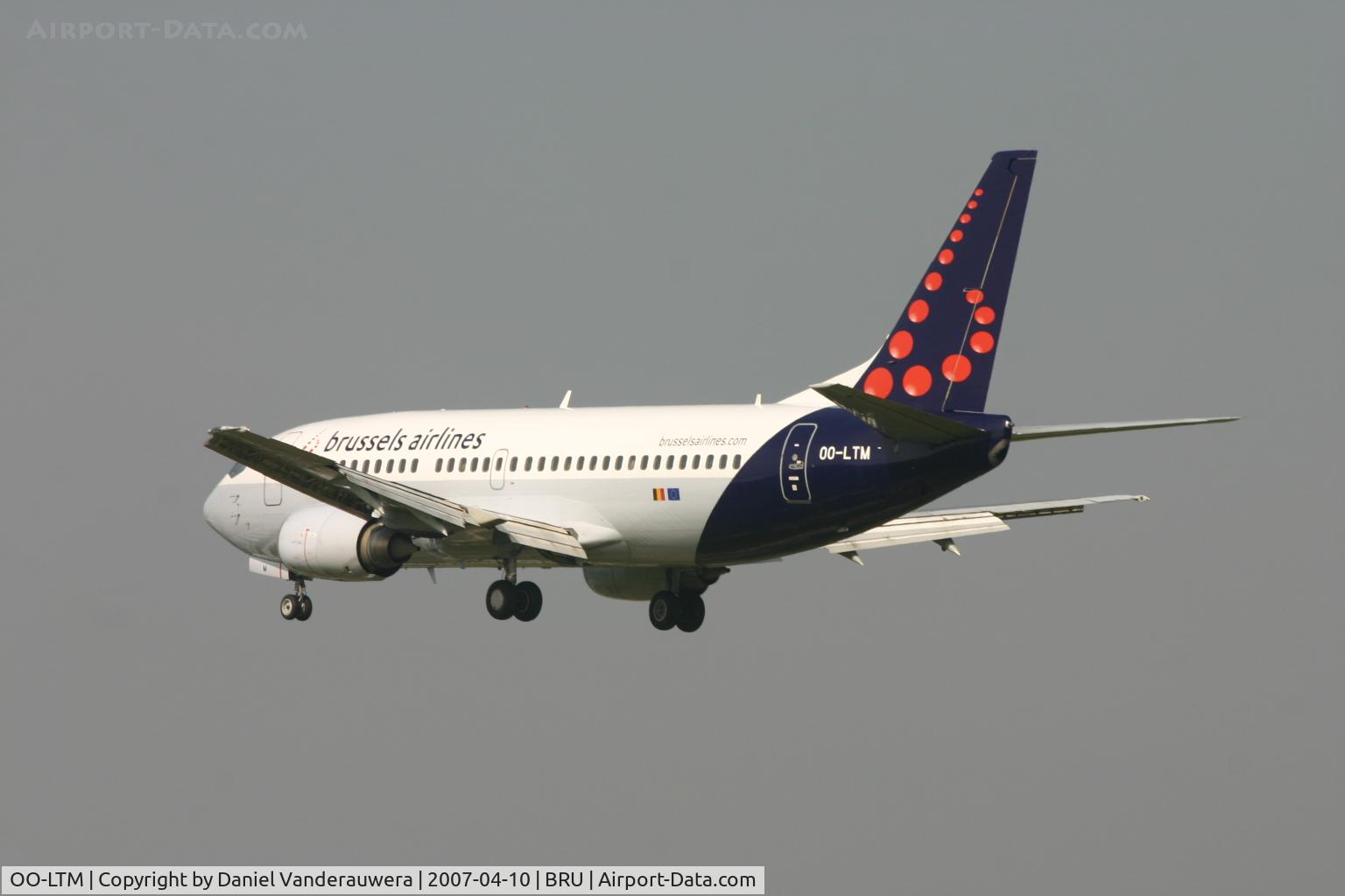OO-LTM, 1991 Boeing 737-3M8 C/N 25070, flight SN3696 is descending to rwy 25L