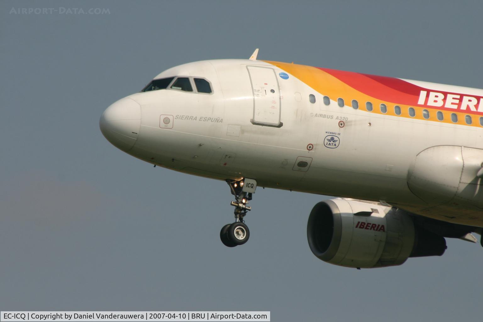 EC-ICQ, 1991 Airbus A320-211 C/N 199, arrival of flight IB4220