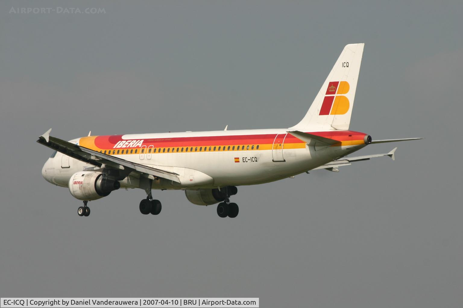 EC-ICQ, 1991 Airbus A320-211 C/N 199, shortly to land on rwy 25L