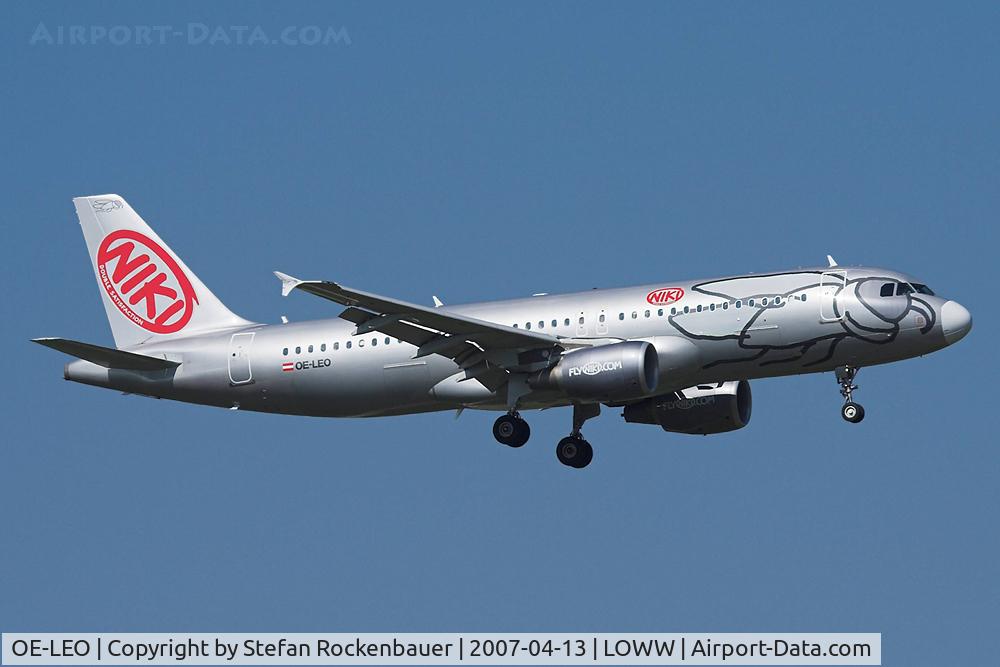 OE-LEO, 2006 Airbus A320-214 C/N 2668, NIKI with white nose.