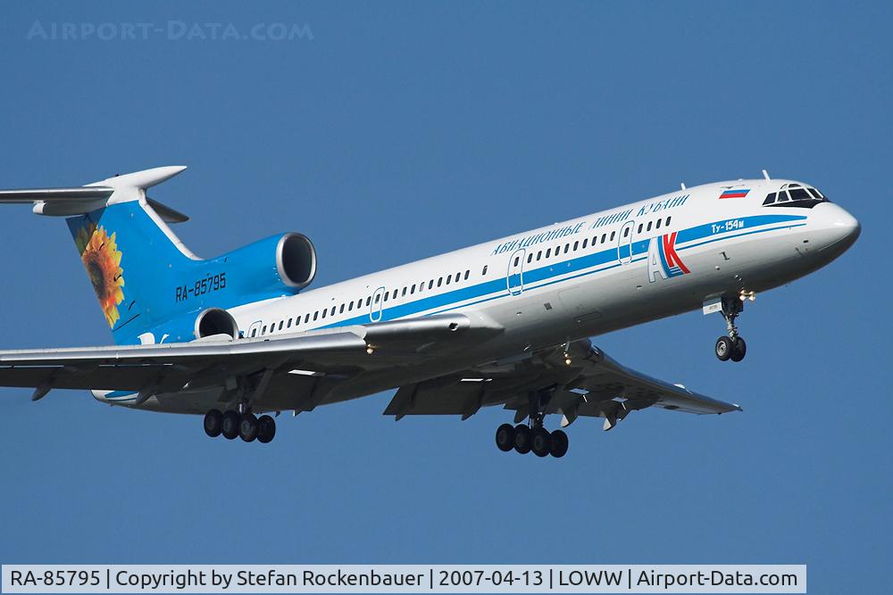 RA-85795, 1993 Tupolev Tu-154M C/N 93A979, Special vistor in VIE.