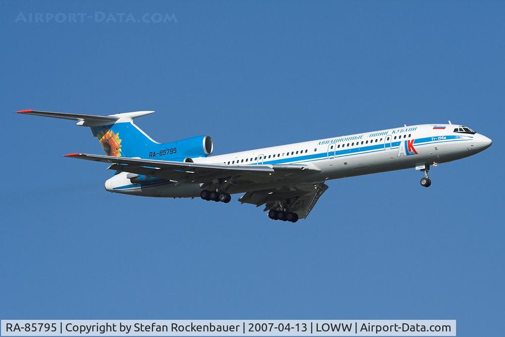 RA-85795, 1993 Tupolev Tu-154M C/N 93A979, Smoking russian.